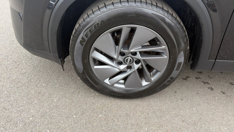 Nissan Qashqai 1.3 DiG-T MH Acenta Premium 5dr Petrol Hatchback